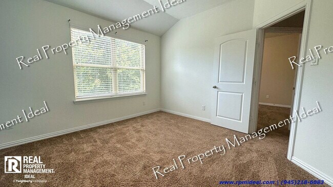 Building Photo - 304 Basil St