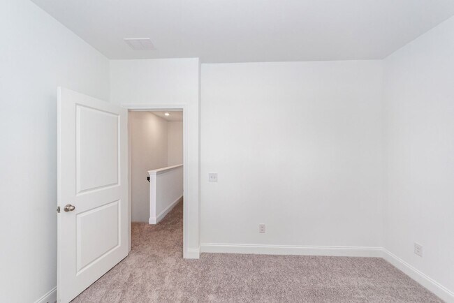 Building Photo - 3 Bedroom, 2.5 Bathroom Townhome in Twin Rivers - Wando