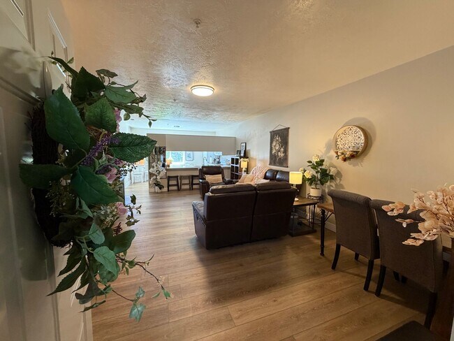 Building Photo - Charming 55+ Condo with Indoor Pool & Mountain Views in American Fork
