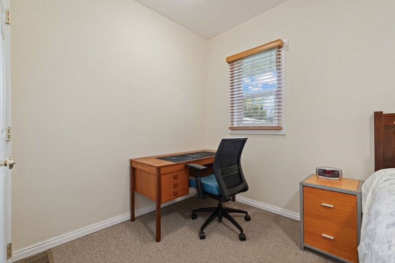 Building Photo - 1086 S Lk St