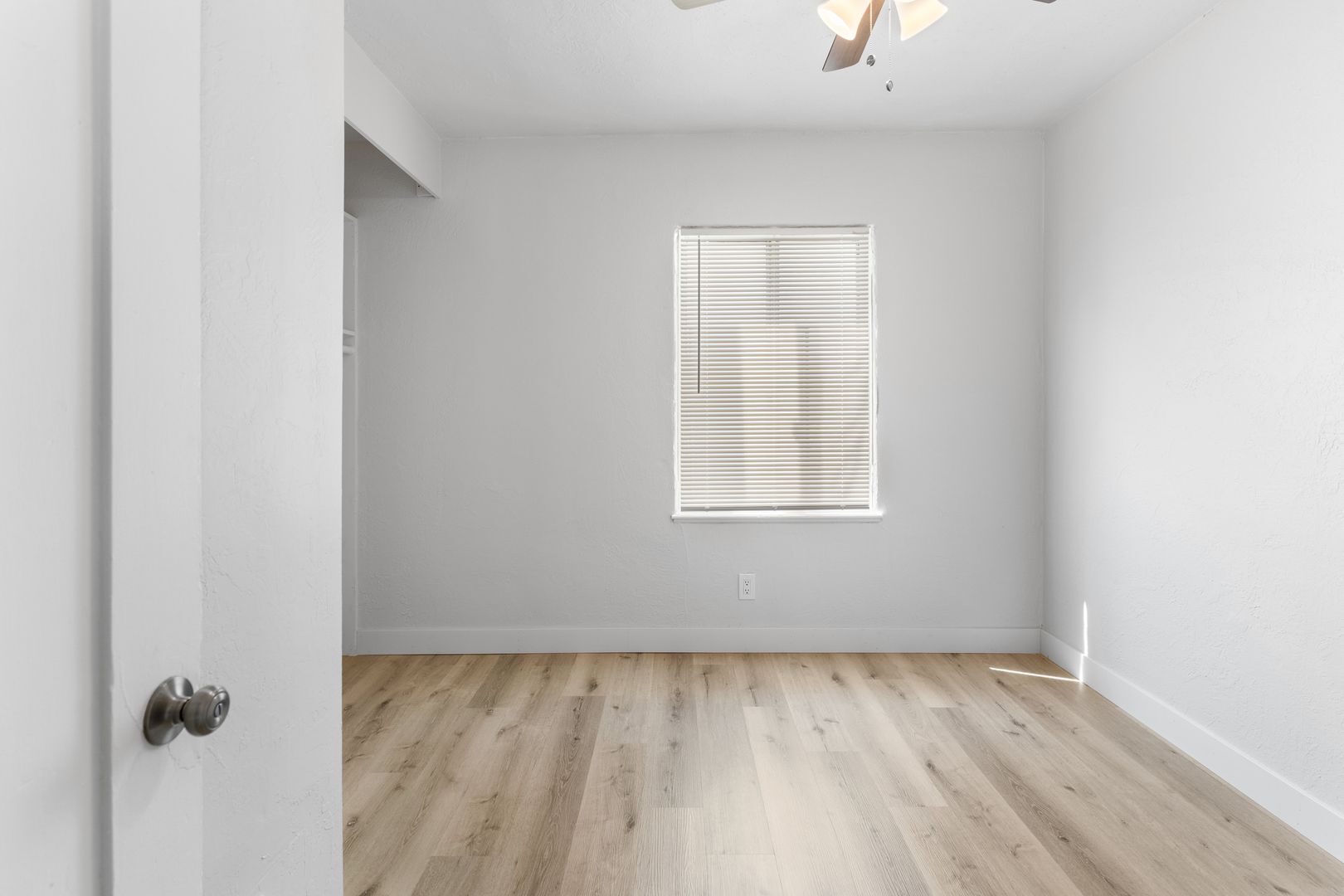 Building Photo - 2652 E 15th St