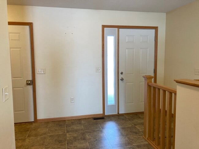 Building Photo - 3119 Clearwater Ridge Dr