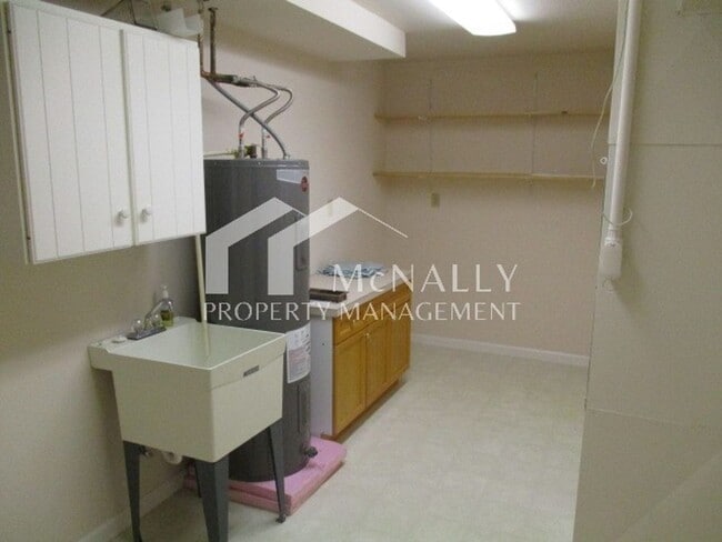 Building Photo - 2 Bedroom, 1.5 Bath Soundview Drive Duplex