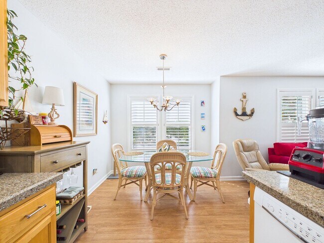 Building Photo - Furnished 2 bd/ 2 ba condo in St James Community!