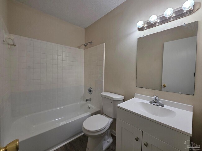Building Photo - 4925 La Ceiba Dr