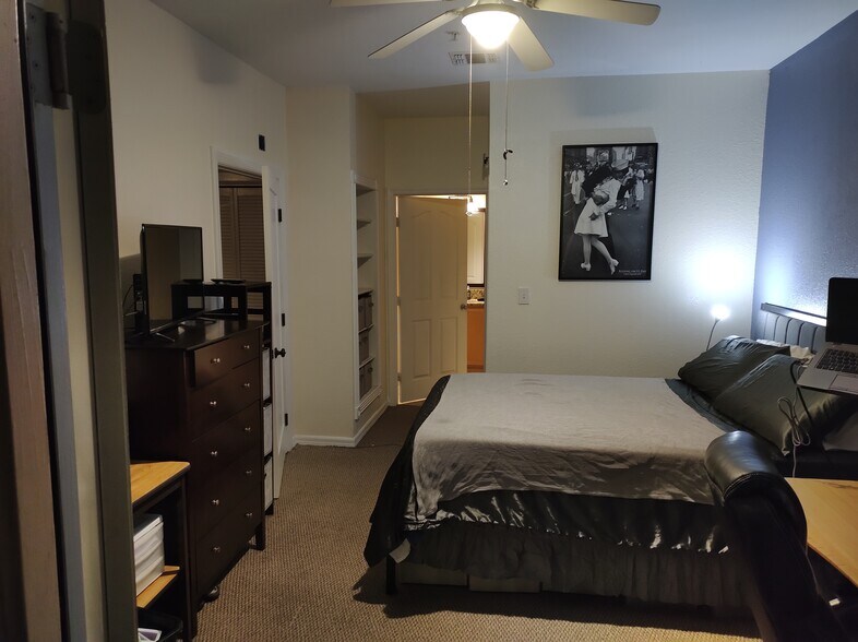 Building Photo - 5000 Culbreath Key Way