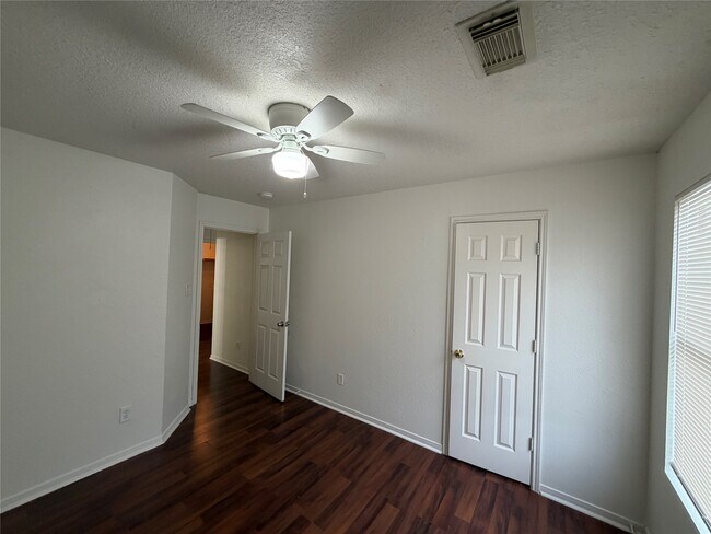 Building Photo - 18506 Carousel Creek Ct