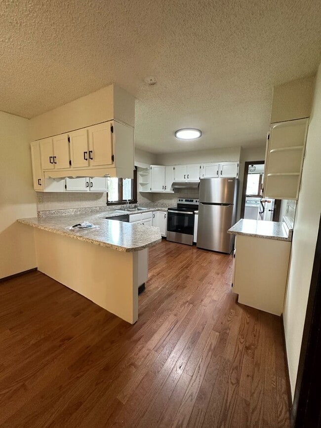 Building Photo - Single family home available to rent, located on Quincy's East Side.