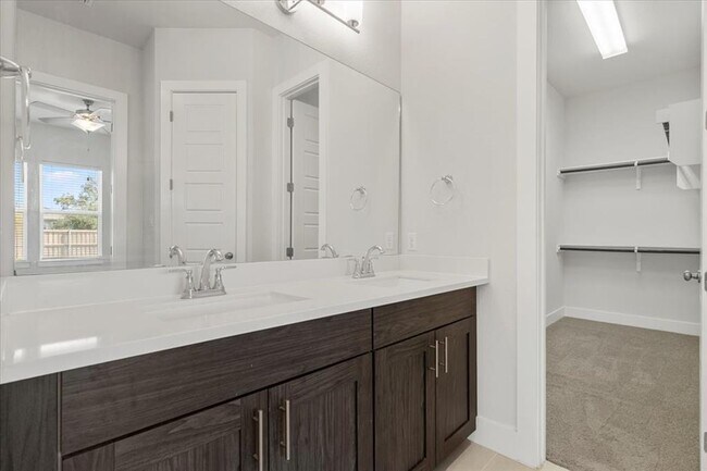 Building Photo - 122 Patrick Herndon Dr