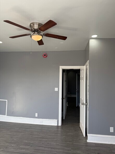 Building Photo - 5719 N Park Ave