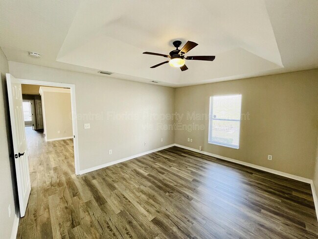 Building Photo - 1514 Sunset Village Blvd