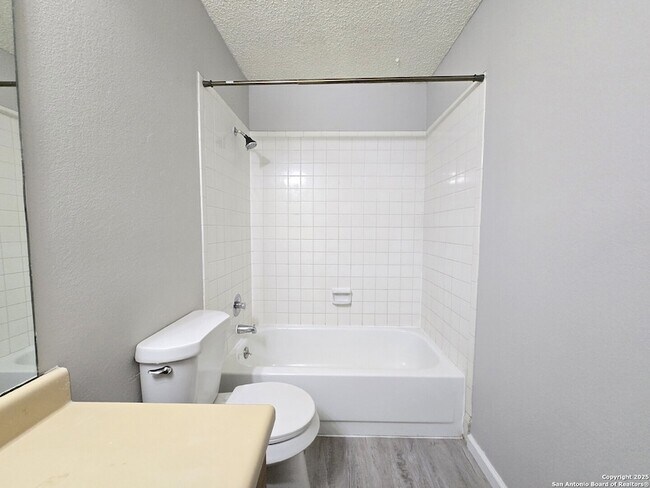 Building Photo - 5507 Roanwood