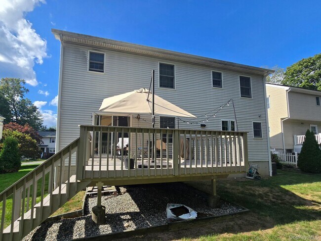 Building Photo - 21 Bentay Dr
