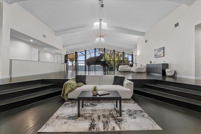 Building Photo - 3824 Gaines Dr