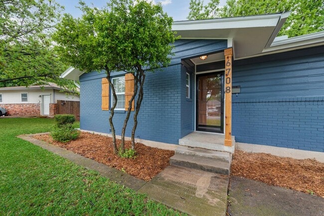 Building Photo - 6708 Manor Dr