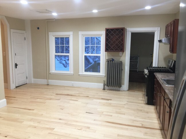 Building Photo - 1451 Congress St