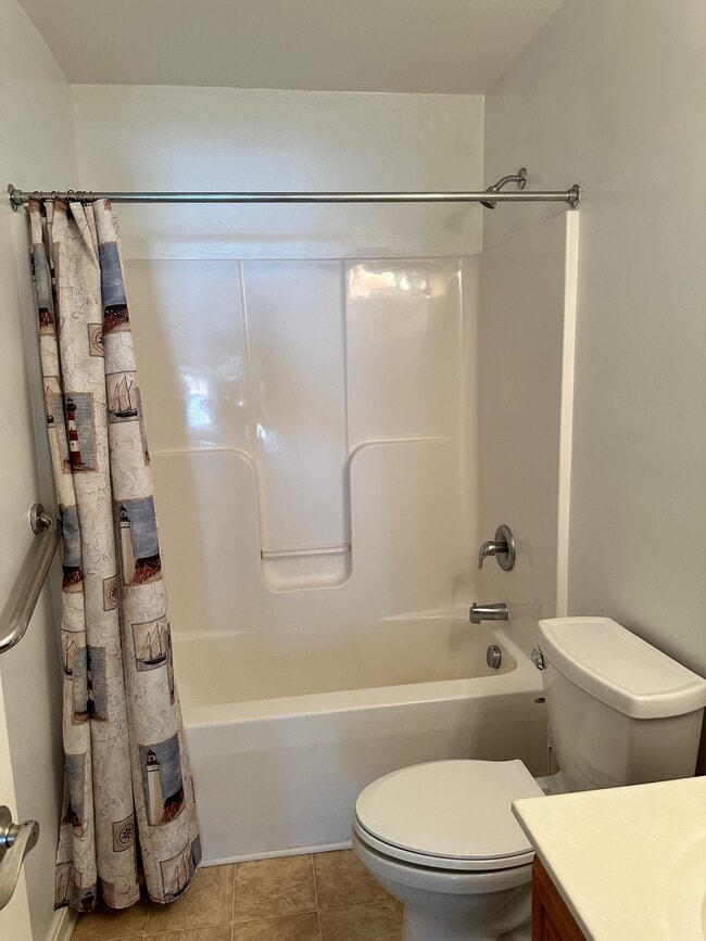 Building Photo - 702 Garfield Ave