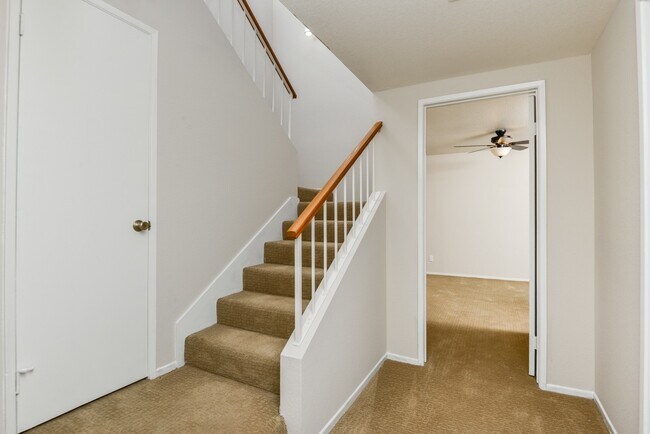Building Photo - Remodeled Home in Cimarron with Amazing Vi...