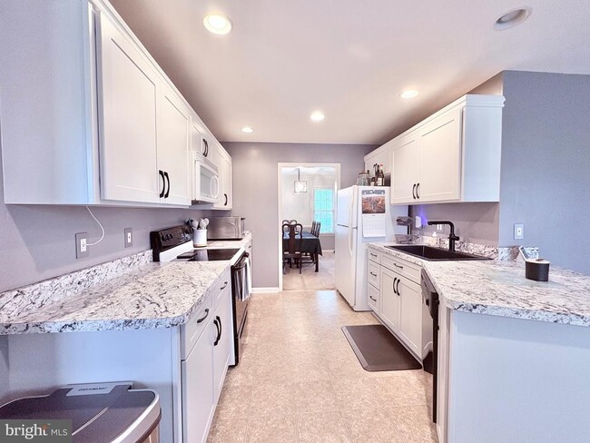 Building Photo - 39 Wild Rose Dr
