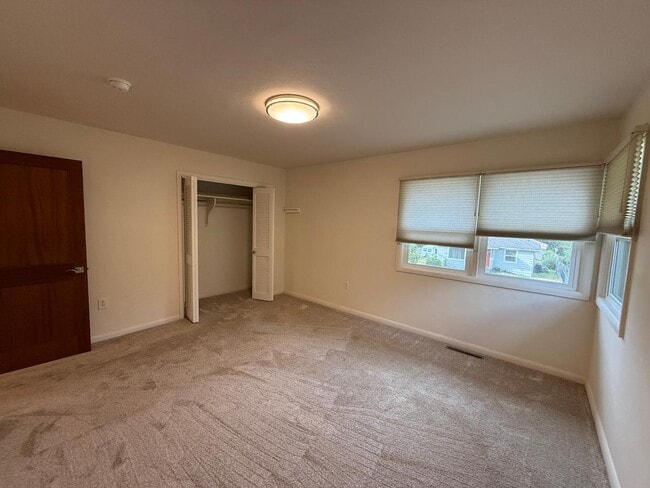 Building Photo - 580 N 13th St