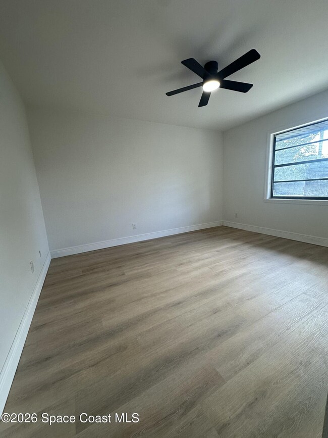 Building Photo - 328 Bay Ave