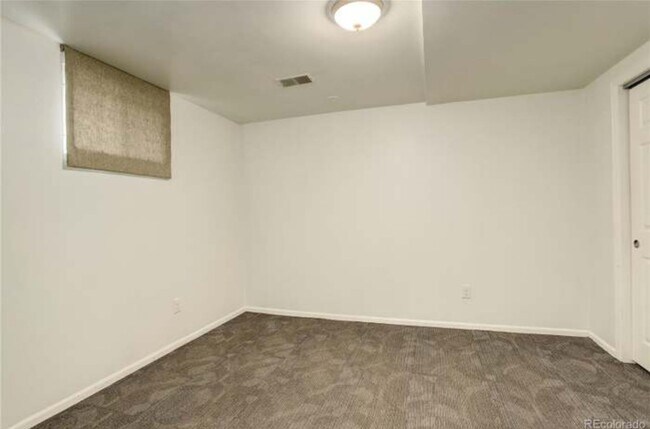 Building Photo - West Highlands Garden Level  2-bedroom 1-b...