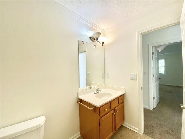 Building Photo - 640 Suwanee Lakes Cir NW