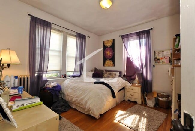 Building Photo - 2 Bed in Brighton for September 1st - NO BROKER FEE