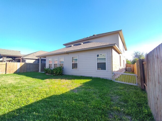 Building Photo - Gorgeous two story house (4BD/3BA) with a ...