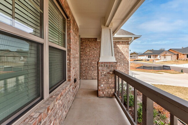 Building Photo - 323 Woodrock St