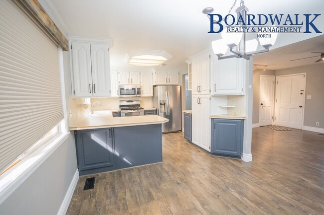 Building Photo - Amazing 4 Bed Rambler in Syracuse