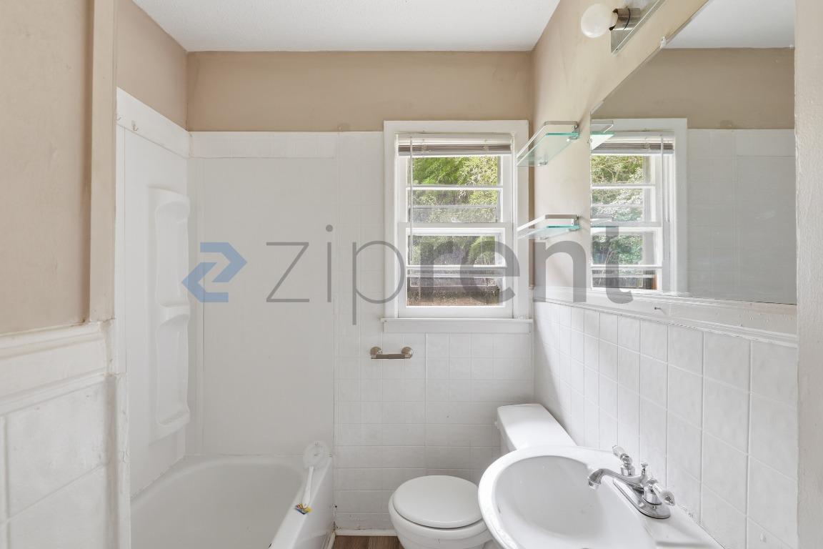 Building Photo - 1108 Walnut St