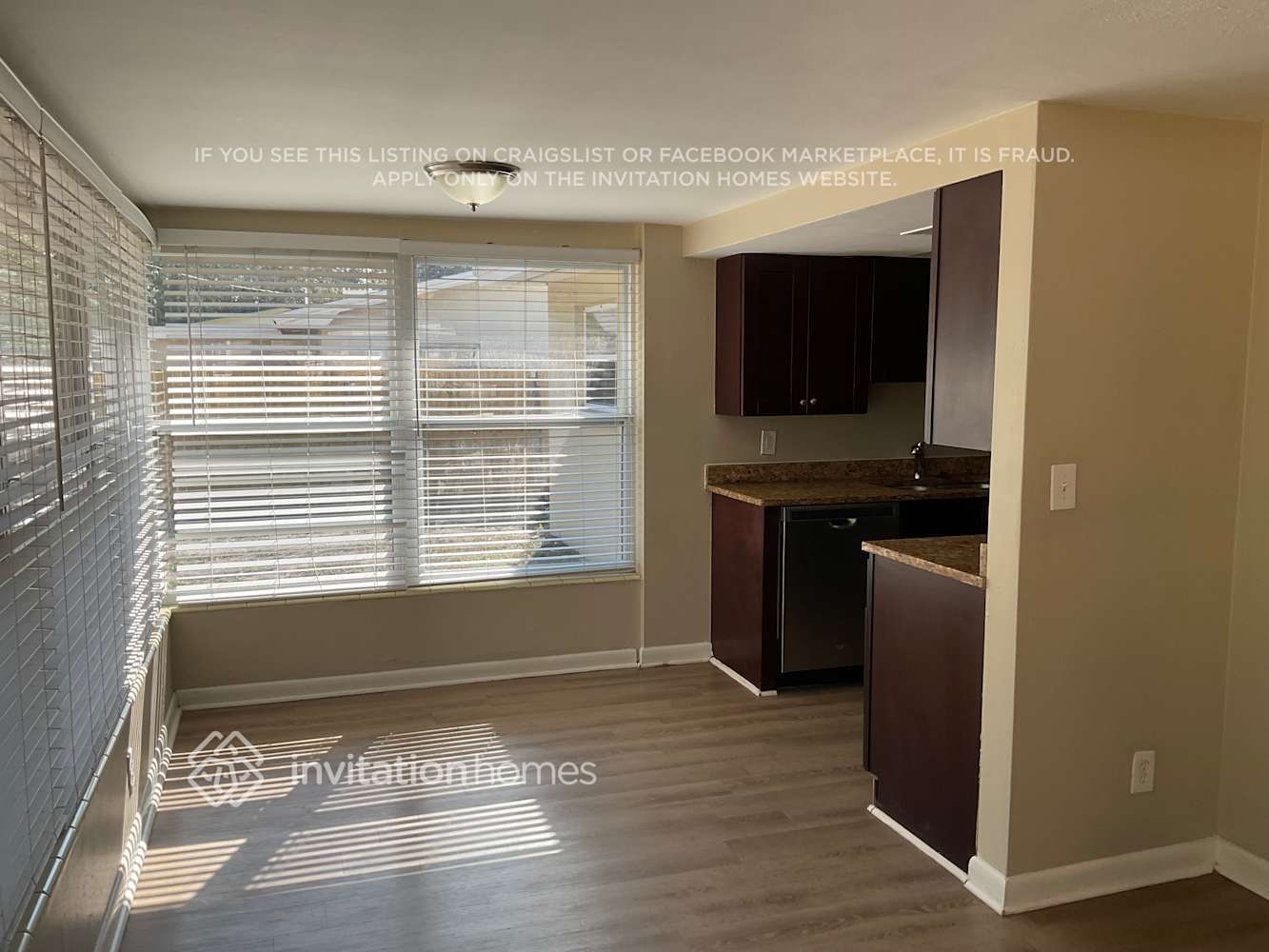Building Photo - 1721 Greenhill Dr