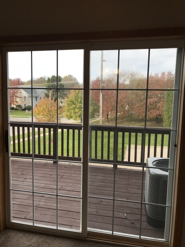 Building Photo - FALL 2026 AVAILABILITY!!!  2 bedroom, 2.5 bath condominium on Iowa City's east side