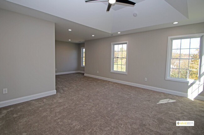 Building Photo - Upscale rental in Harrisonburg!