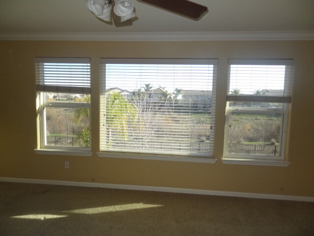 Building Photo - Huge home in Elk Grove