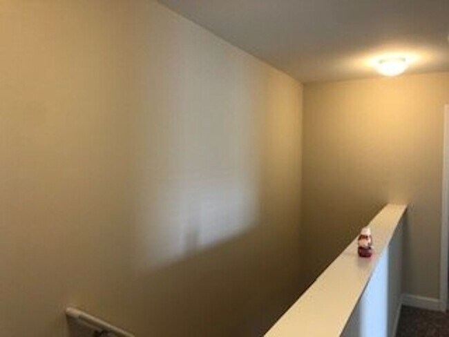 Building Photo - 44 Hartland Ct