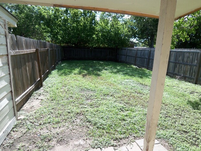 Building Photo - College Station - 2 bedroom / 1 bath Duple...