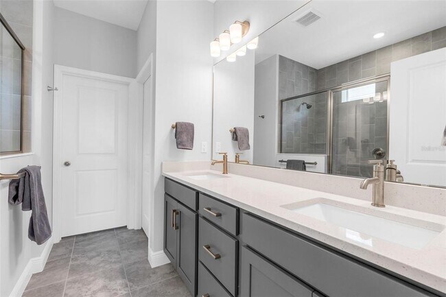 Building Photo - 2019 Sunshine Peak Dr