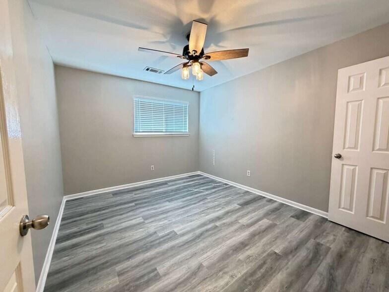 Building Photo - 6427 Waldron Dr