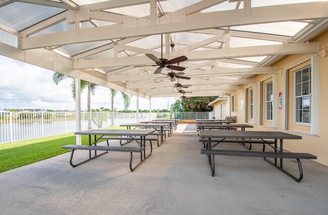 Building Photo - 544 SW Indian Key Dr