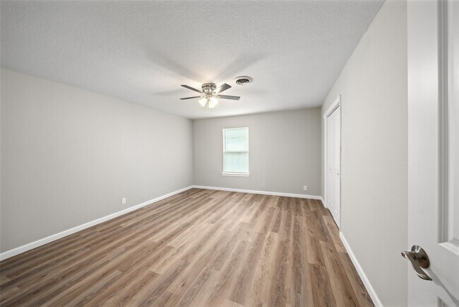 Building Photo - 5755 Belvedere Dr