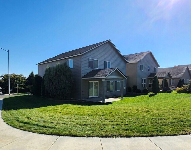 Building Photo - $700 Move-in Special! Beautiful South Rich...