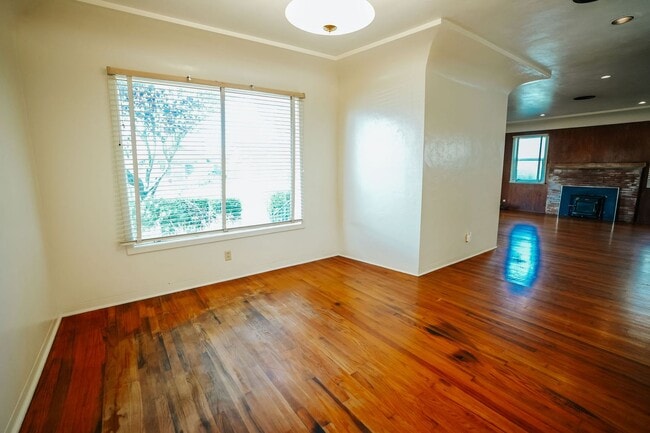 Building Photo - 1911 H St