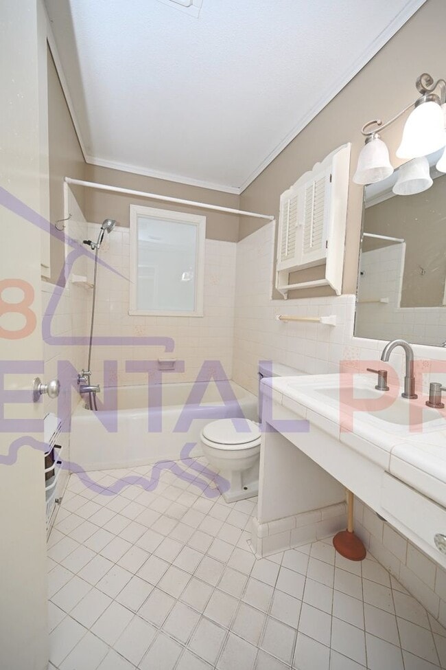 Building Photo - 1707 Lind Dr