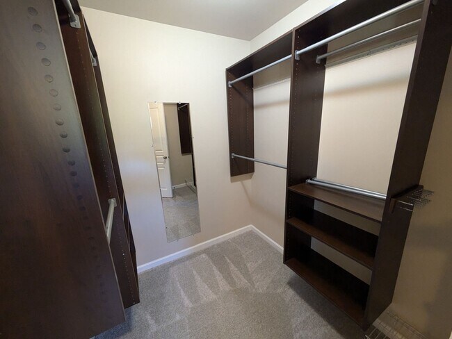 Building Photo - 404 Wallace St