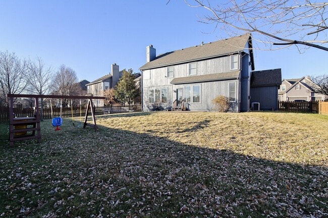 Building Photo - Gorgeous 4 Bedroom home in Blue Valley Schools