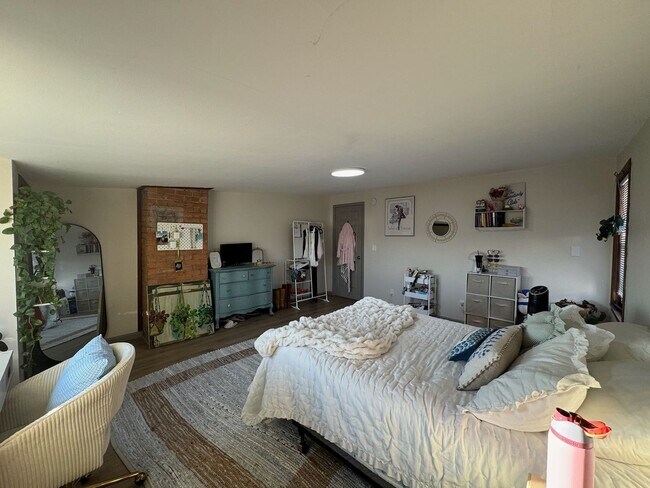 Building Photo - 308 Klotter Ave