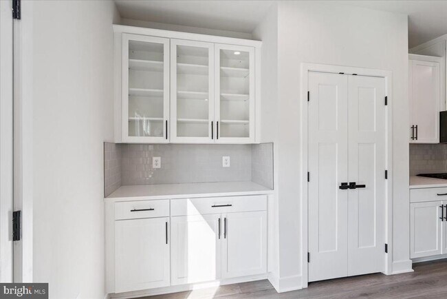 Building Photo - 14032 Sunrise Valley Dr