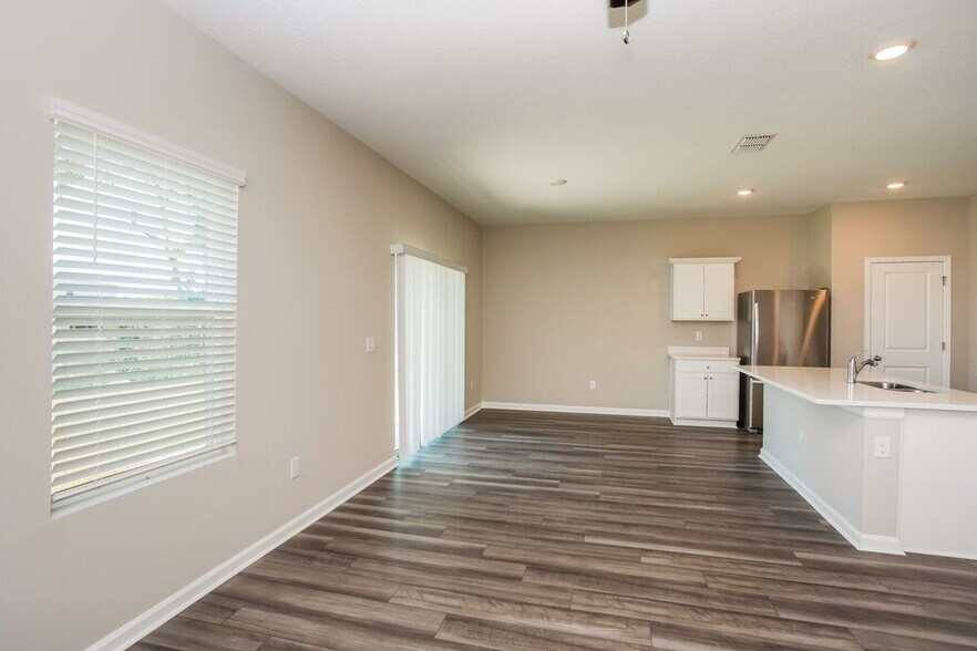 Building Photo - 2088 Harris Hawk Ave